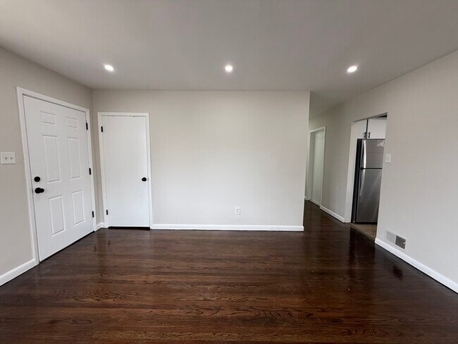 Building Photo - 36 Collins Ln