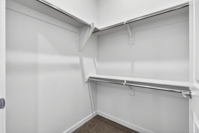 Building Photo - 983 W State St