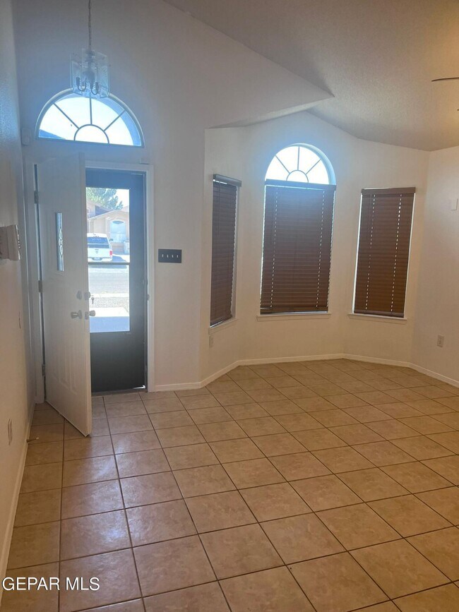 Building Photo - 14061 Tierra Leona Dr