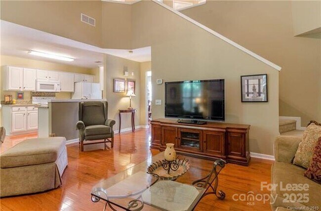 Building Photo - 15132 Edindale Dr