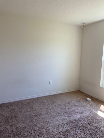 Building Photo - 195 Athabasca Dr