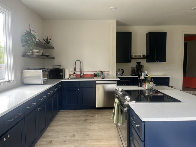 Building Photo - 2101 Solstice Cir