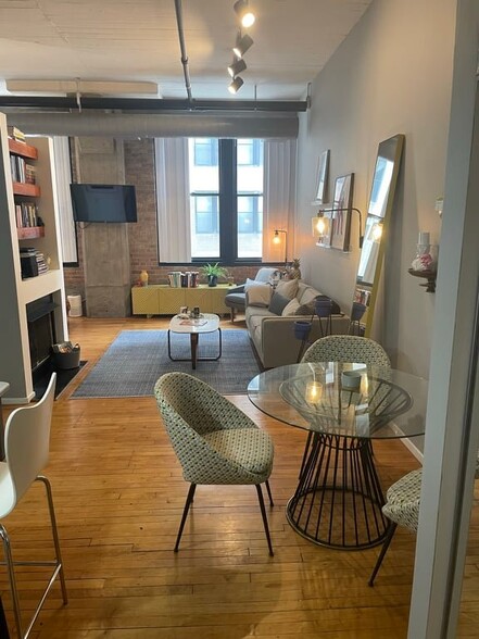 Loft - 728 W Jackson Blvd