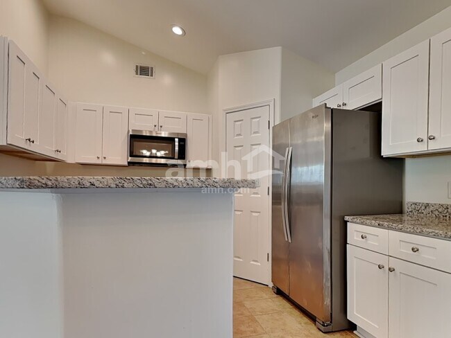 Building Photo - 163 Willow Point Cir