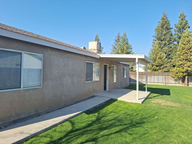 Building Photo - Move in Special! Nice 3 Bedroom Home with ...