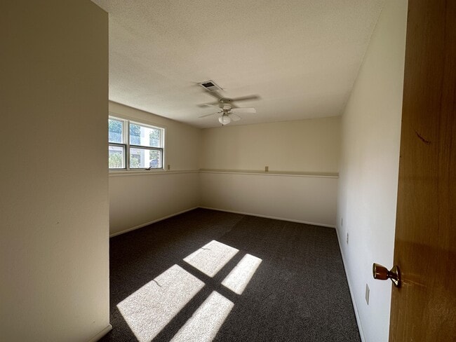 Building Photo - 4732 Windmill Rd