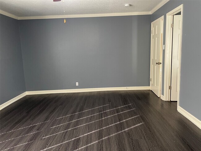 Building Photo - 18002 Hollywell Dr
