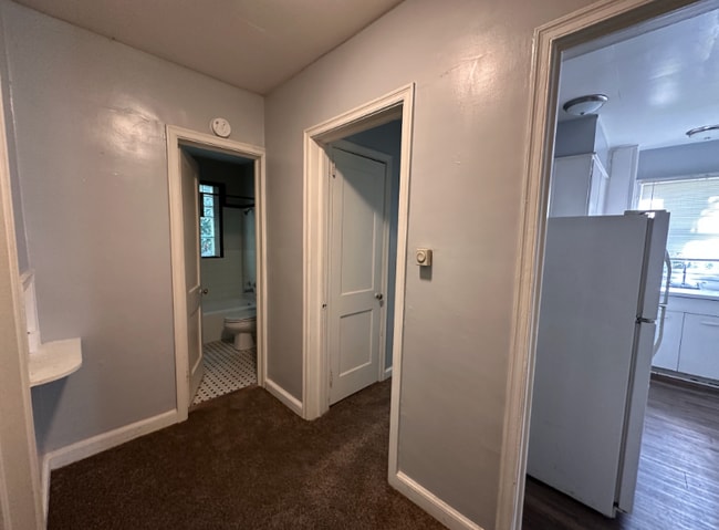 Building Photo - 451 Durand Dr NE