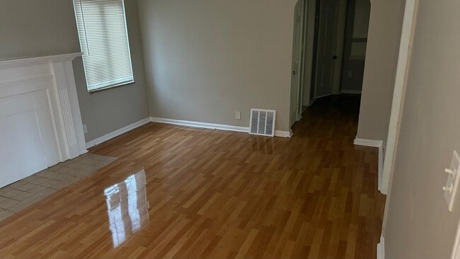 Building Photo - 10370 Britain St