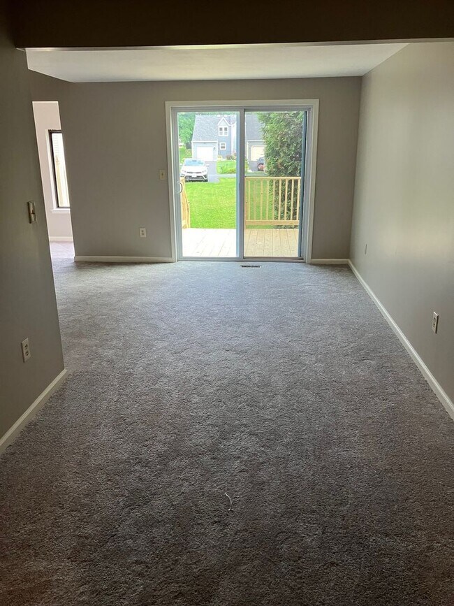 Building Photo - Comfortable, All-New Liverpool TownHome