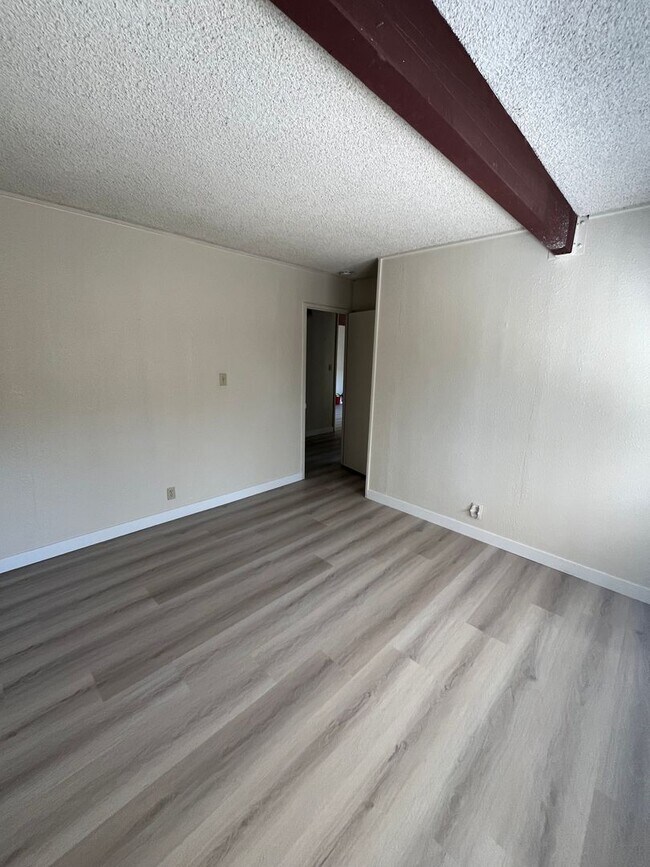 Building Photo - Adeline 615-617