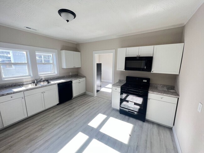Building Photo - 3 Bed 1 Bath Springfield, MO
