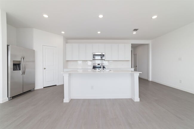 Building Photo - 3037 Avenida Sonoma Dr