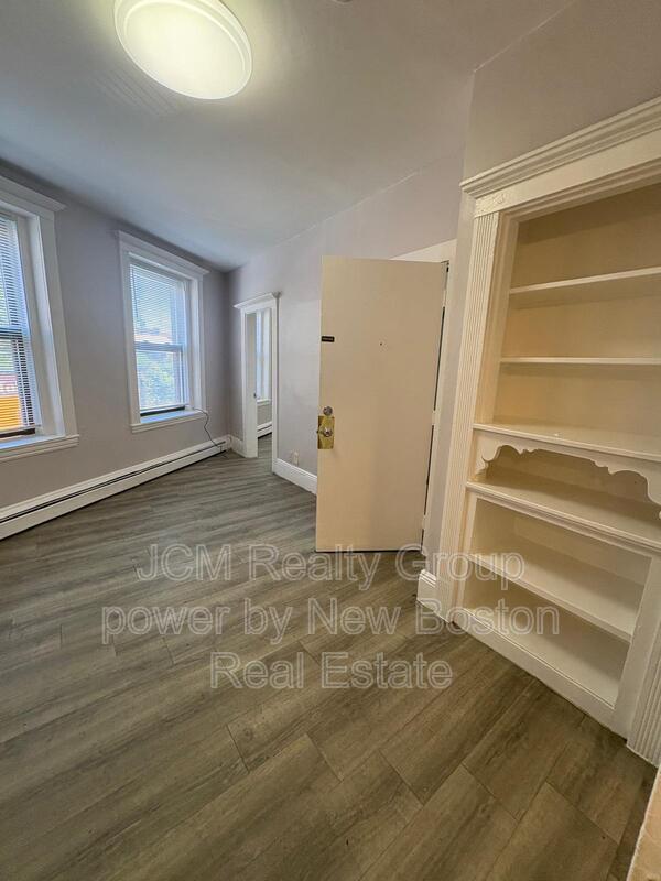 Building Photo - 116-124A Central Ave