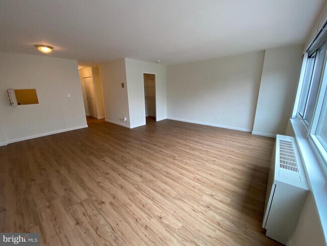 Building Photo - 1330 New Hampshire Ave NW