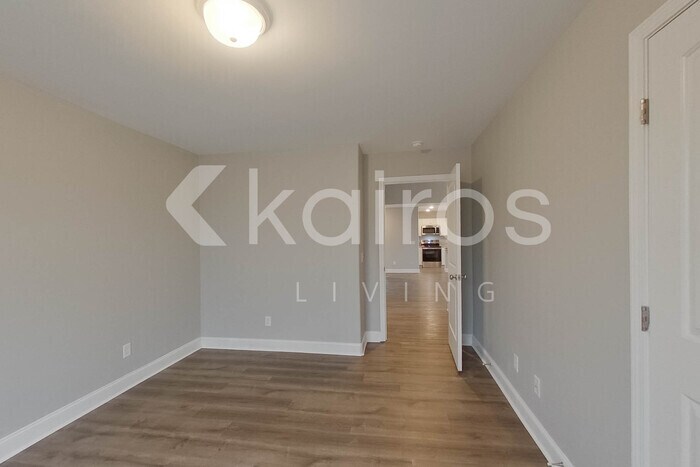 Building Photo - 300 Hemlock Ct