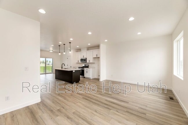 Building Photo - 488 S 700 W