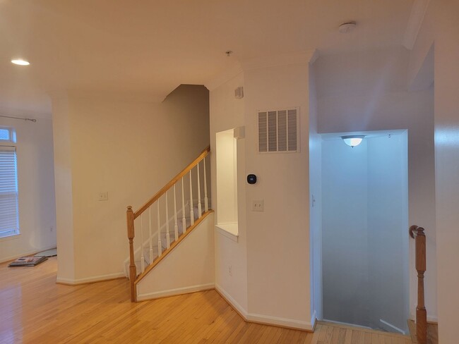 Building Photo - Lovely 3 BR/3.5 BA Townhome in Hanover!