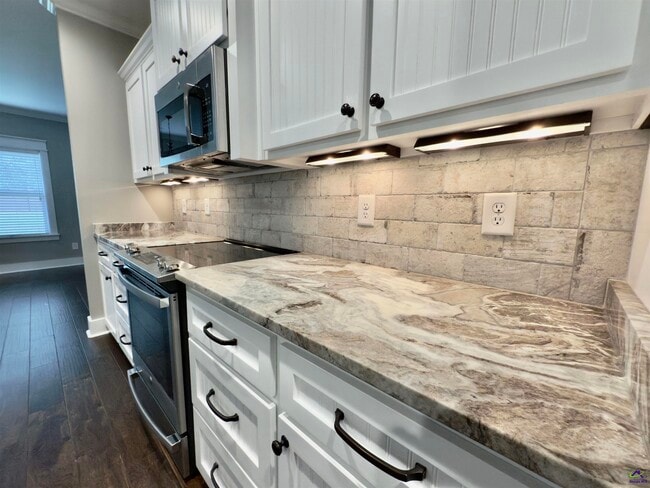 Building Photo - 408 Hawk's Nest Dr