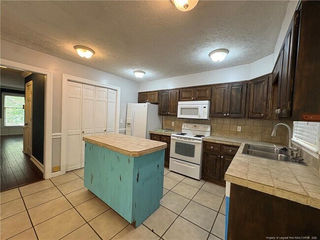 Building Photo - 405 Bannerman Pl