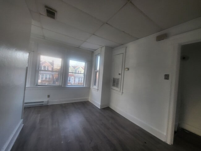 Building Photo - West End 1 Bedroom