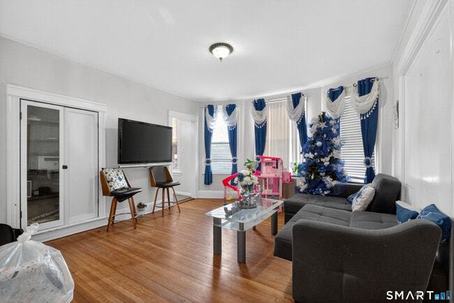 Building Photo - 361 Ridgefield Ave