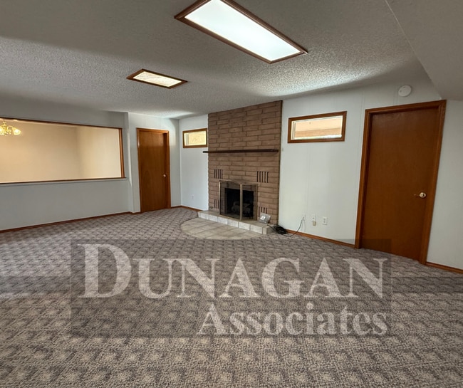 Building Photo - 9/4 2:30  PM SCHEDULED SHOWING!!