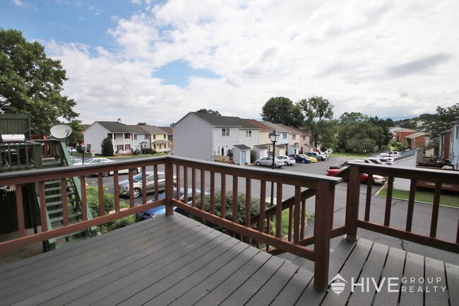 Building Photo - 3-Bedroom, 2.5-Bath Townhouse with Finishe...