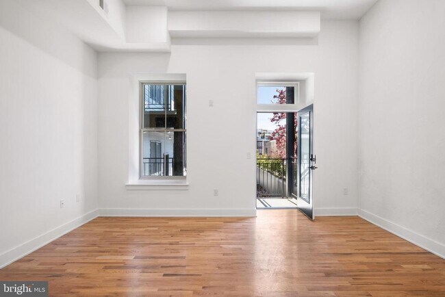 Building Photo - 1221 4 St