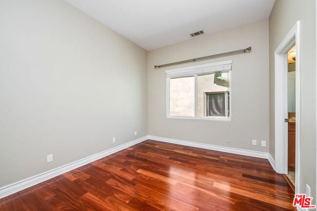 Building Photo - 4125 W Hood Ave