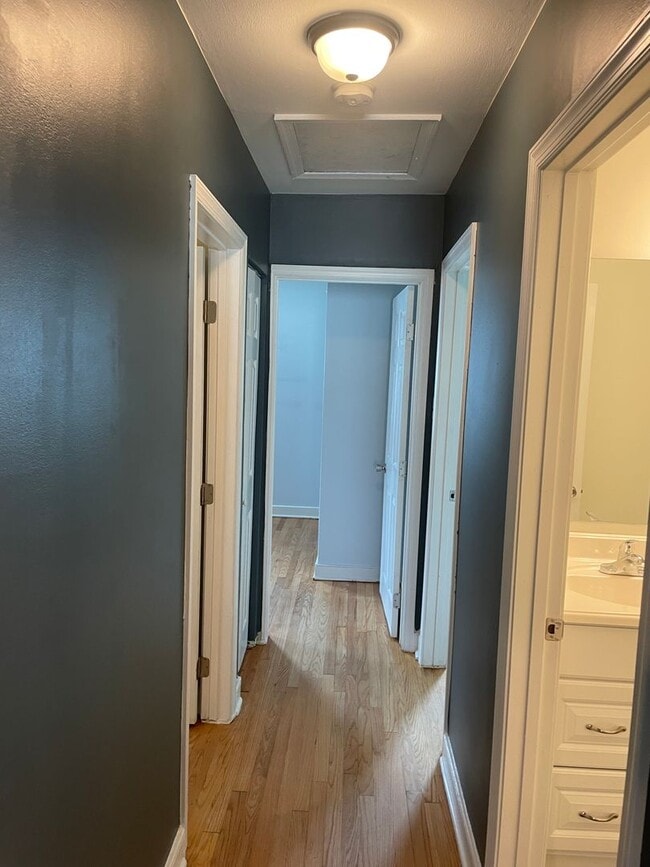 Building Photo - NOW AVAILABLE -  3 Bedroom, 1 Bath Home Ne...