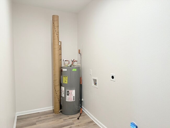 Building Photo - Charming 2 Bed/2 Bath Duplex