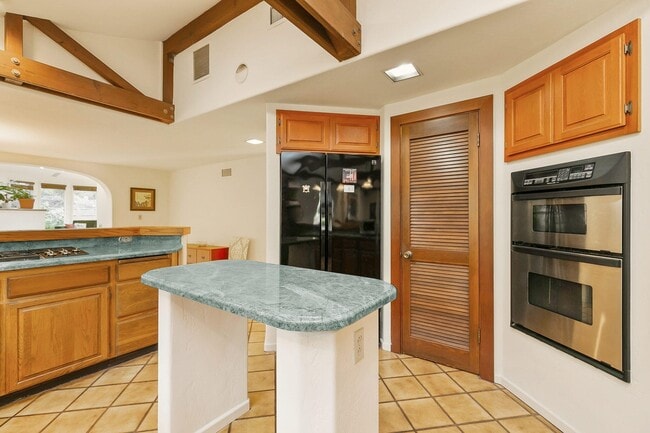Building Photo - 6115 Manzanillo Dr