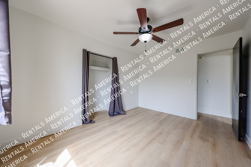 Building Photo - 10642 N 47th Dr
