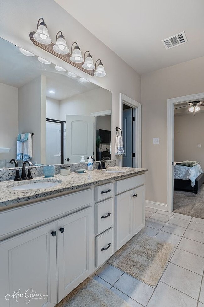 Building Photo - Fully Furnished: Lucien Fields South Shreveport