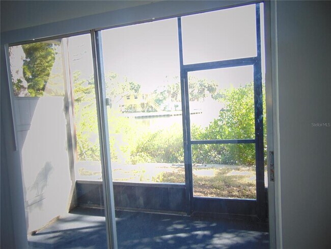 Building Photo - 9005 Tudor Dr