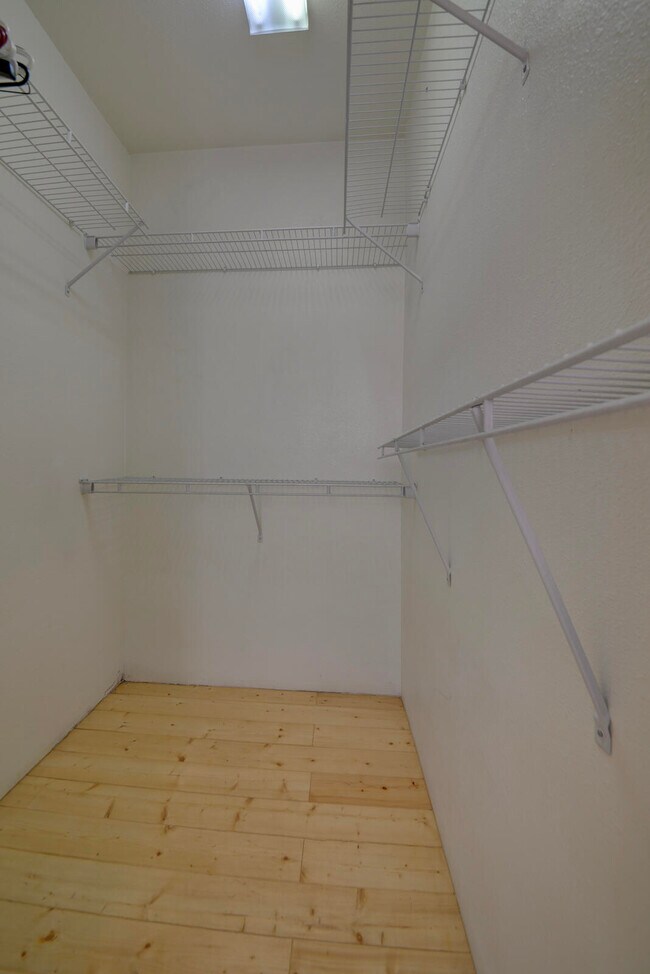 Building Photo - 1020 6th St NW