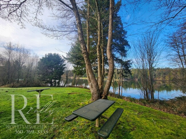 Building Photo - Furnished Poulsbo 1BR with Water Views + F...