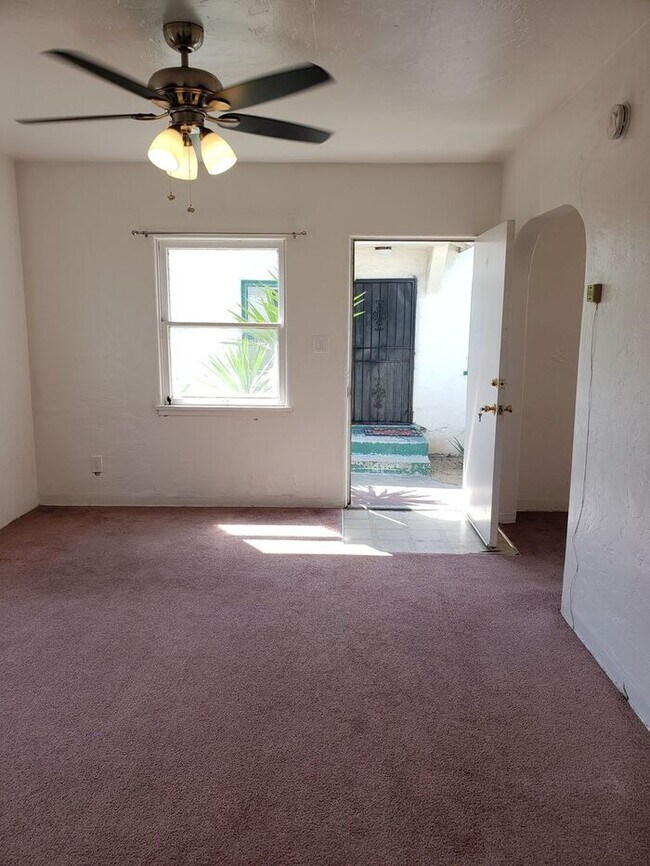 Building Photo - Summer Special $1000 REBATE! Charming stand alone cottage in gated community!