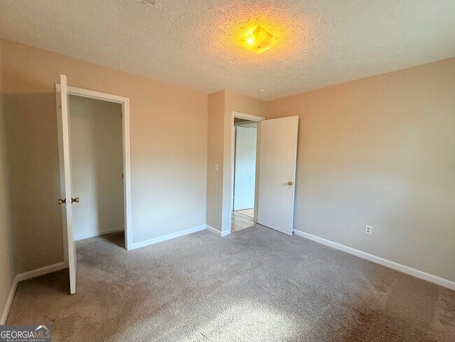 Building Photo - 13 Hearthwood Ct