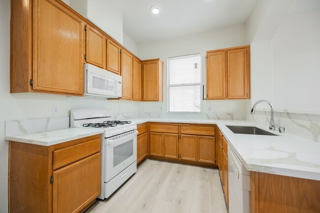 Building Photo - Honey, I’m Home! This Lovely 3 Bedroom, Two-Story Home Is Located In Summerlin.
