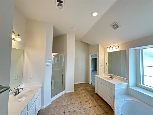 Building Photo - 13350 Duesenberg Dr