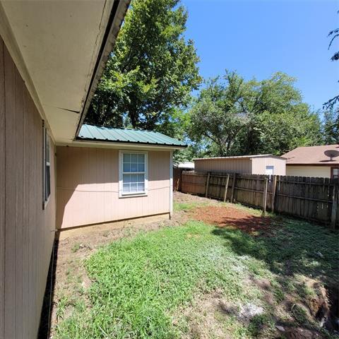 Building Photo - 209 W Purdom