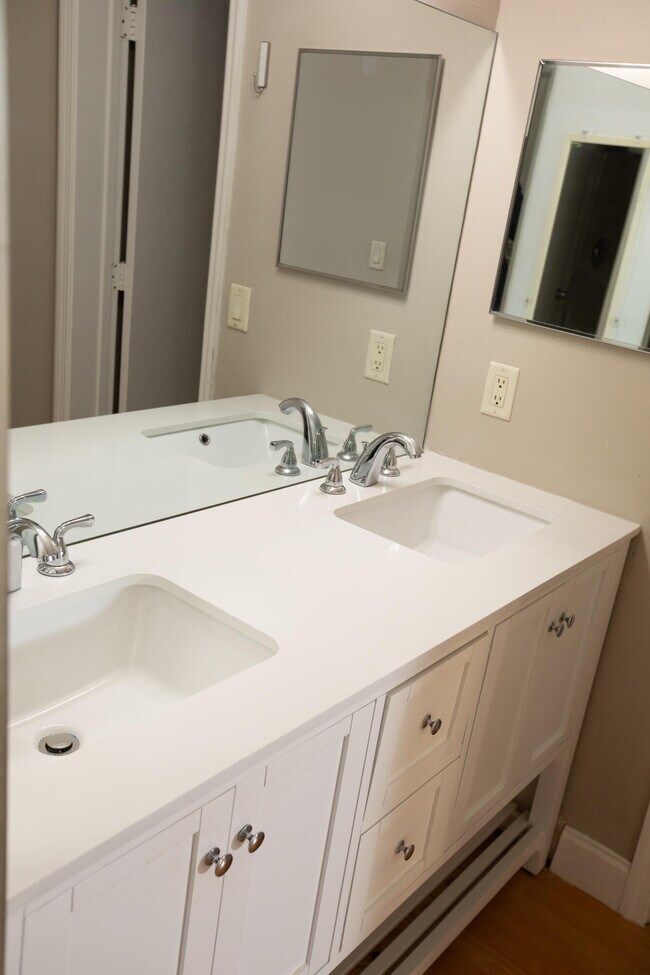 Building Photo - 2738 Carambola Cir S