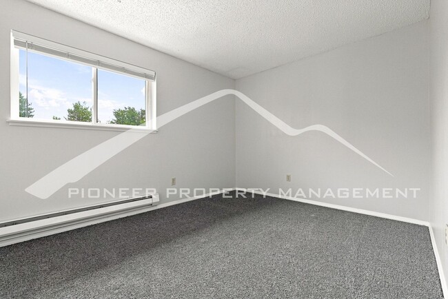 Building Photo - 7885 Barbara Ann Dr