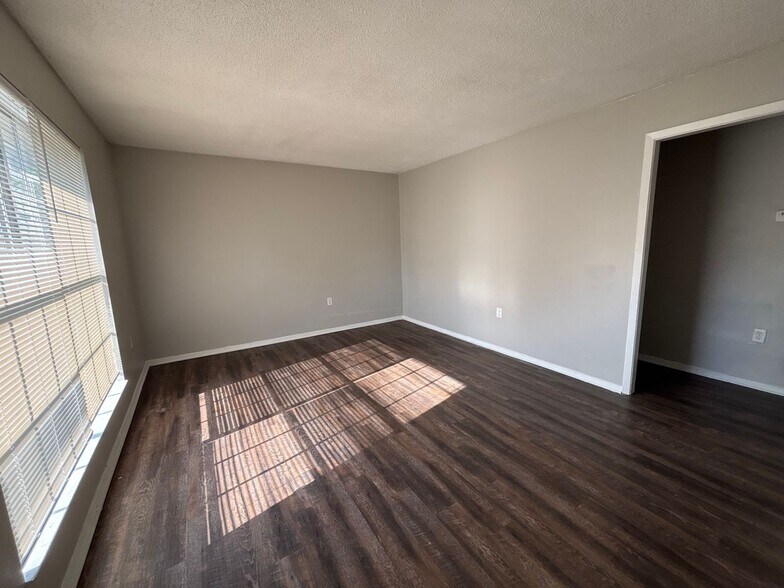 Building Photo - 5158 Breckenwood Dr