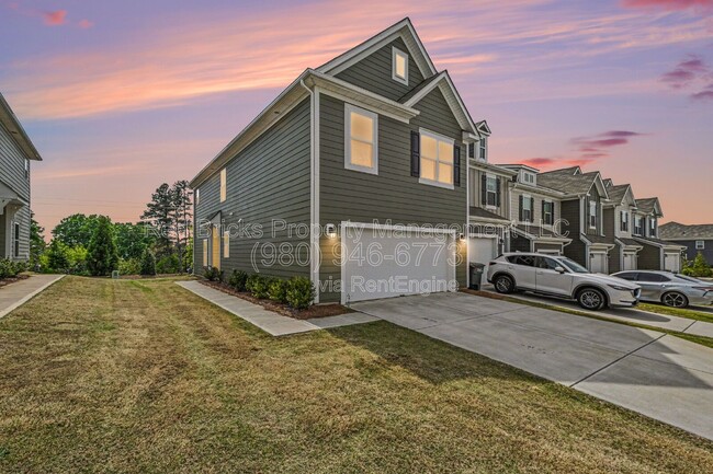 Building Photo - 2785 Yeager Dr NW