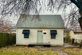 Building Photo - Charming 3-Bedroom Bungalow in Warren $1200 a month