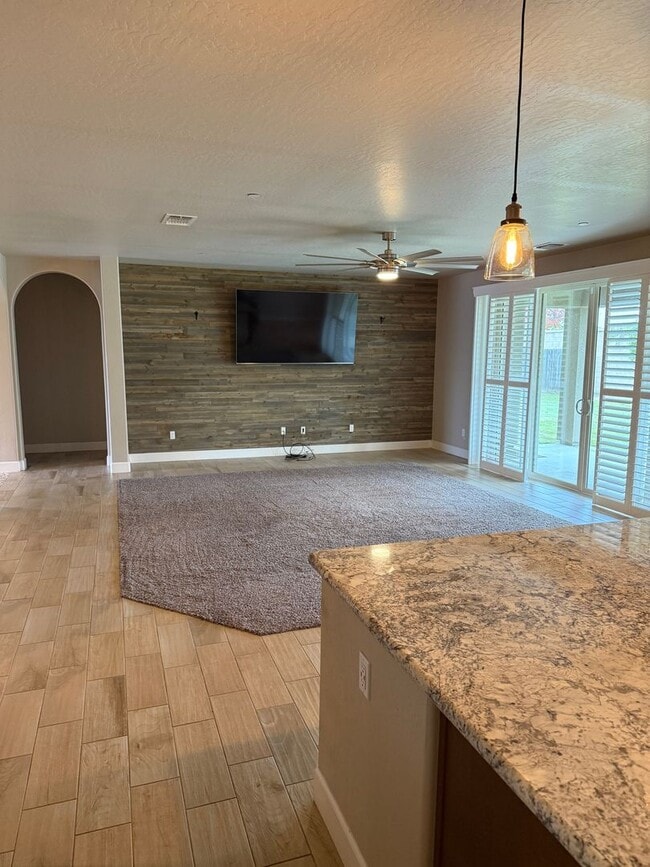 Building Photo - Charming 3 bedroom 2 bathroom with an office, located in Quail Run