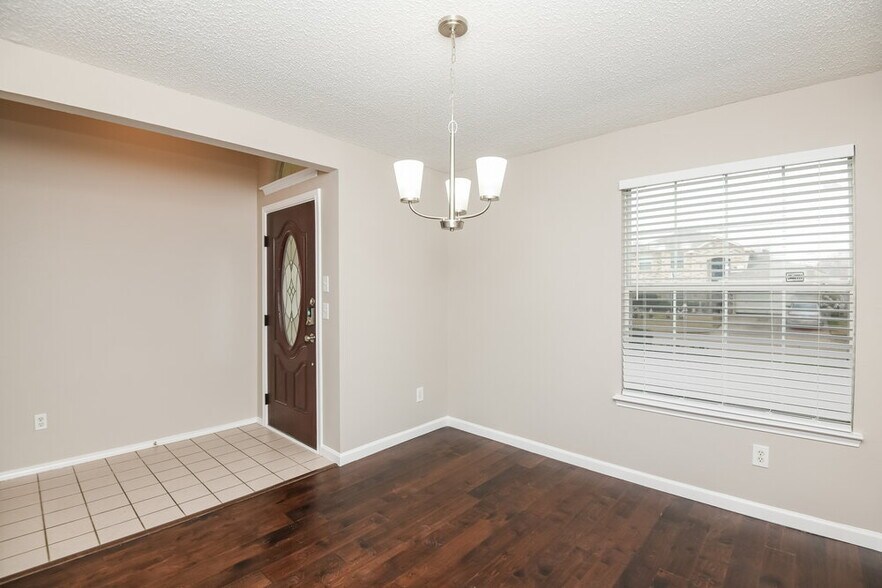 Building Photo - 5133 Eastcreek Dr